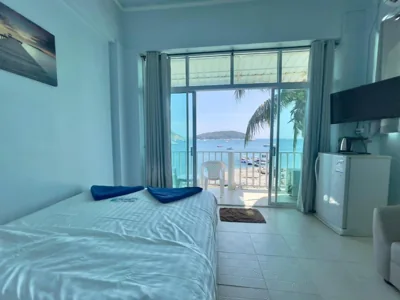 Chambre double Deluxe avec vue sur la mer — Naiharn On The Rock Resort Phuket